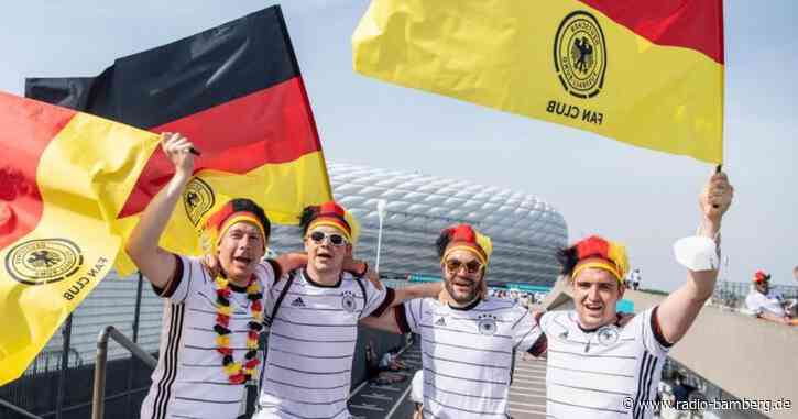 Tausende Fans in Deutschland-Trikots in München unterwegs