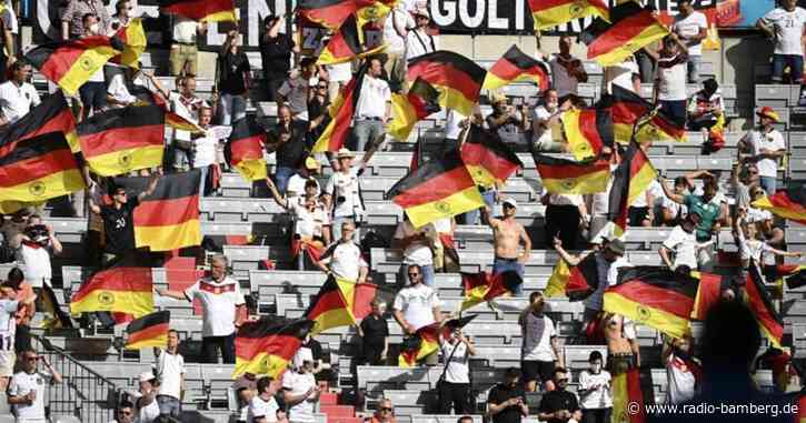 Wieder tragen nur wenige Fans Masken im Münchner Stadion