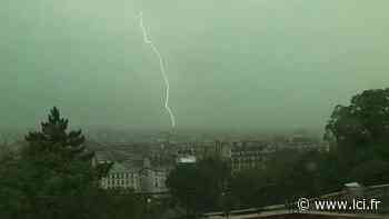Orages violents : une semaine de pluie en 6 mn à Paris, 15.000 foyers privés d'électricité en France - LCI