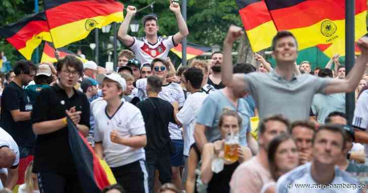 Münchner Biergärten voll – kaum Abstand beim Public Viewing