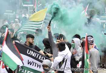 Hundreds gather in Bolton for Palestine protest - The Bolton News