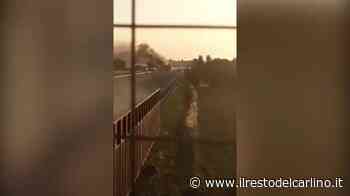 Rapina al portavalori a Modena: il video delle auto in fiamme - il Resto del Carlino
