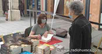 Carmen Santos cautiva a los lectores en Librería Castillón de Barbastro - Radio Huesca