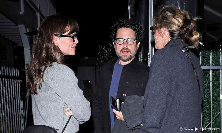Jennifer Garner Reunites with 'Alias' Creator J.J. Abrams for Dinner!