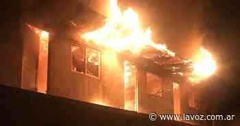 En plena madrugada, incendio y evacuados en Villa General Belgrano - La Voz del Interior