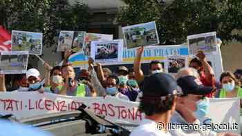 La realtà degli operai irrompe sulla passerella - Il Tirreno
