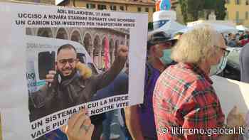 Gli operai licenziati irrompono sulla passerella dei vip - Il Tirreno