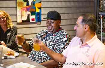 Former COVID patient celebrates recovery with medical staff - Bowling Green Daily News