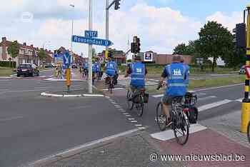 Ouders fietsen langs plaatsen waar hun kinderen om het leven kwamen