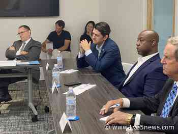 Sen. Scott meets with small businesses at Charleston Tech Center - Live 5 News WCSC