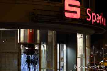 Mit Steinen und Farbbeuteln: Schon wieder Sparkasse im Leipziger Osten attackiert - TAG24