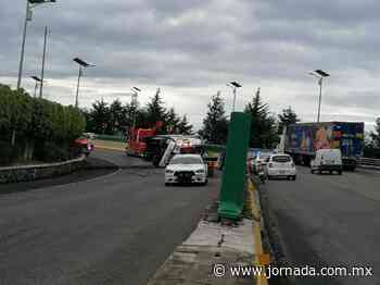 Vuelca tráiler en autopista México- Cuernavaca, a la altura de La Pera - La Jornada