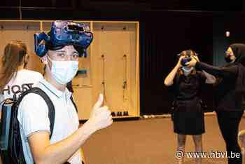 Zussen spelen VR-spel 'De Mol' met de echte Mol: “Mijn zus heeft dat goed geregeld, zo een vrijgezellenfeestje” - Het Belang van Limburg
