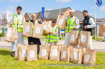 Homebuilder teams up with  Aid 4 Ummah to donate care packages to most vulnerable