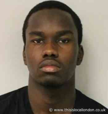 Police hunting for man who fled from Wood Green Crown Court