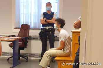 Twintigjarig bendekopstuk riskeert twee jaar cel omdat hij agent en diens familie bedreigde: “Hij steekt middelvinger op naar allochtonen die zich geïntegreerd hebben” - Het Nieuwsblad