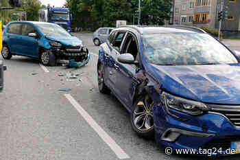 Unfall in Chemnitz - Skoda kracht auf Kreuzung mit Renault zusammen - TAG24