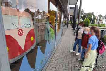 JBC laat haar etalages onder handen nemen door schoolkinderen - Het Belang van Limburg