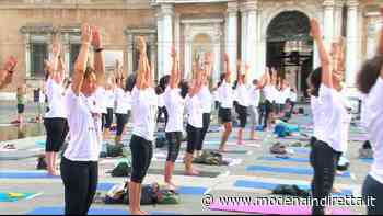 All'alba, il saluto al sole in Piazza Roma a Modena. VIDEO - modenaindiretta.it