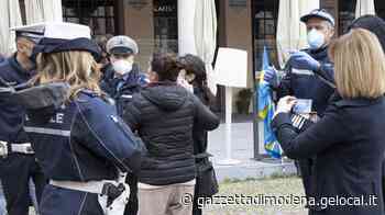 Modena. Nuovo blitz dei no mask all’Urp Offese alle addette e ai cittadini - La Gazzetta di Modena