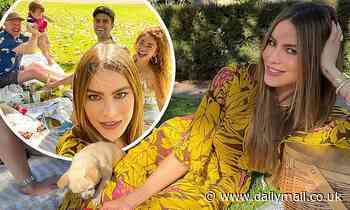 Modern Family reunion! Sofia Vergara, Sarah Hyland and Jesse Tyler Ferguson - Daily Mail