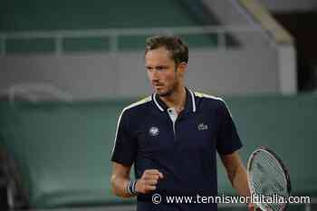Medvedev commenta il suo adattamento all'erba e le differenze rispetto alla terra - Tennis World Italia
