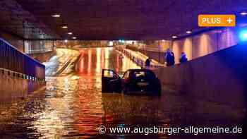 Unterführung am Ehinger Tor nach Unwetter unter Wasser: Auto bleibt stecken