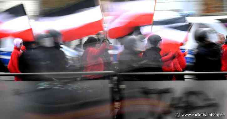 Klare Mehrheit findet Rechtsextremismus bedrohlich