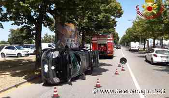 FORLI': Incidente stradale, i vigili del fuoco estraggono un ferito dall'auto | FOTO - Teleromagna24