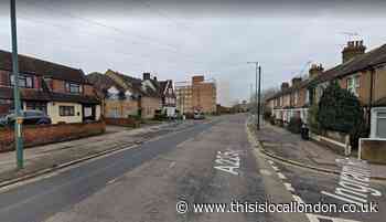 Witness appeal after man robbed by teenagers in Dartford