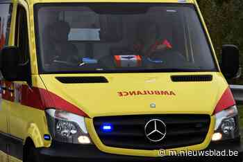 Motorrijder slechts licht gewond na spectaculaire crash - Het Nieuwsblad