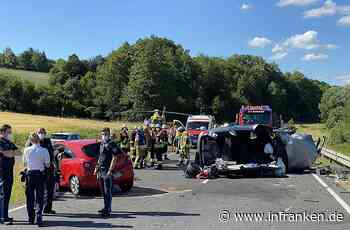 Landkreis Bamberg: Bei Frontalzusammenstoß werden zwei Frauen schwer verletzt - Ersthelfer kümmert sich um eingeklemmte Fahrerin