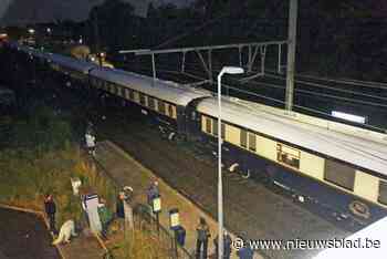 ‘Waauw’ en applaus bij passage Orient Express in station Mariaburg