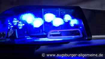 Mann verweigert Hilfe vom Rettungsdienst und geht auf Polizisten los