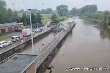 Overlast door mankement aan stuw: water raakt niet meer afgevoerd naar Dender<BR />