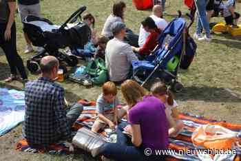 Picknicken op nieuw aangelegde evenementenweide