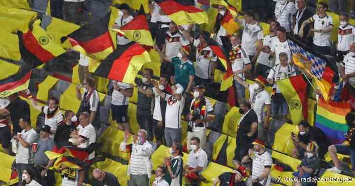 Viel Schwarz-Rot-Gold und einige Regenbogenfahnen in München