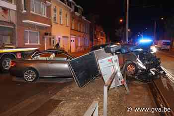 Veel schade nadat bestuurder tegen geparkeerde auto knalt in Hoboken - Gazet van Antwerpen