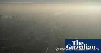 Medical leaders urge Boris Johnson to bring air pollution below WHO limit - The Guardian