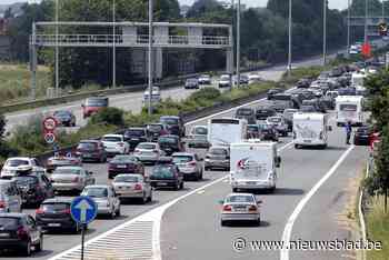 Verkeershinder E40 door verlies lading frisdrank - Het Nieuwsblad
