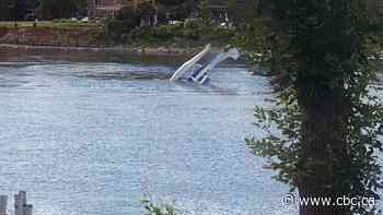 Quebec woman rescues pilot after his plane crashes into river