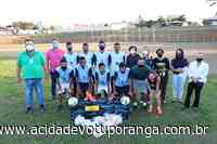 Secretaria de Esportes de Votuporanga entrega kits de materiais para projeto social de futebol do Mário Covas - Jornal A Cidade - Votuporanga