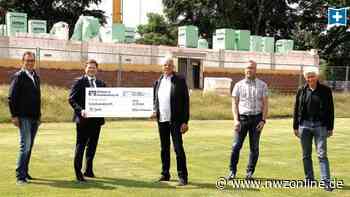 Spende der VR-Bank Südoldenburg: „Baustein“ für neue Tribüne beim BV Garrel - Nordwest-Zeitung