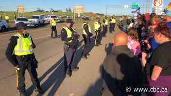 Arrests made at N.B.-N.S. border as RCMP break up blockade, reopen border