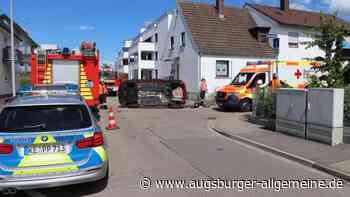 Unfall in Senden: Auto kippt nach Zusammenstoß um