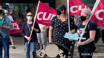 Union holds rally to protest Saskatoon education funding shortfall