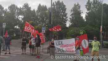 Si Cobas davanti alla Lidl per protesta - Gazzetta di Modena