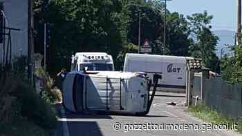 Modena, la strettoia-killer colpisce ancora due furgoni - La Gazzetta di Modena