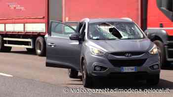 Modena, disco in metallo sfonda parabrezza: autista salvo per miracolo - Gazzetta di Modena
