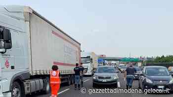 Tra Modena Nord e Modena Sud Giunti pericolosi lungo l’autostrada A1 Lavori d’urgenza, code per chilometri - La Gazzetta di Modena